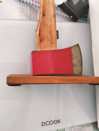 Hacha de mano decorativa