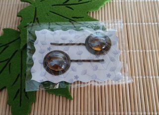 Lote de bisutería: pulseras y broches