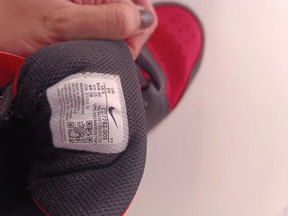 Zapatillas Nike Negras y Rojas