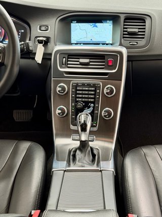 Volvo V60 D6 285CV AWD 2015 Garantia CERO EMISSION