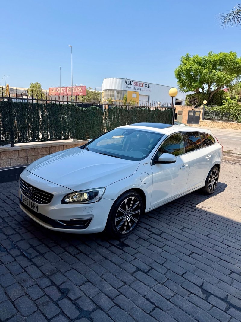 Volvo V60 D6 2016 AWD Hybrido + electro Garantia - foto 1