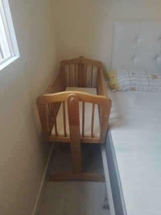Cuna de madera para bebé