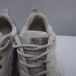 Zapatillas Guess Beige y Dorado