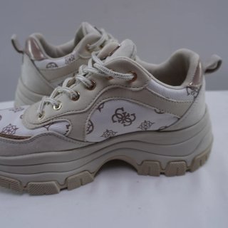 Zapatillas Guess Beige y Dorado