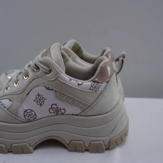 Zapatillas Guess Beige y Dorado