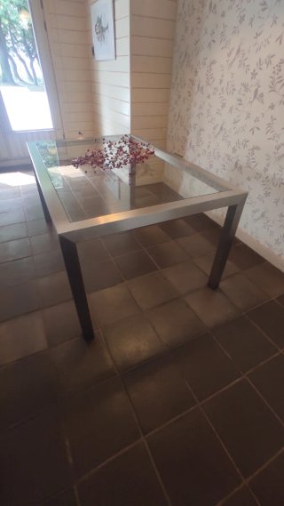 Tavolo da centro in acciaio e cristallo