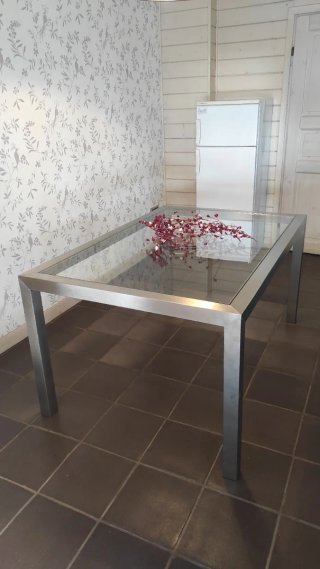 Tavolo da centro in acciaio e cristallo