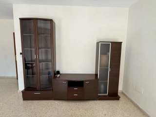 Mesa de centro oscura con cristal