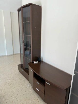 Mesa de centro oscura con cristal