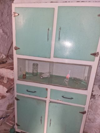 Mueble de cocina vintage blanco y verde