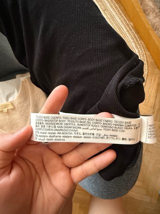 Top negro de canalé Massimo Dutti