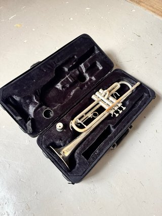 Trompeta J. Michael con estuche