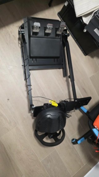 Volante Thrustmaster Ferrari con soporte PC y PS4