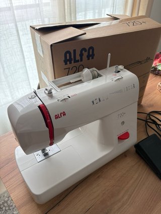 Máquina de coser Alfa 720+