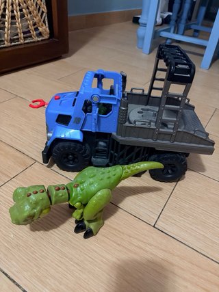 Camión azul con dinosaurio verde