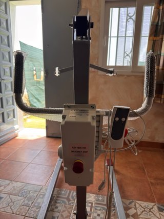 Grua hospitalaria para personas sin movilidad
