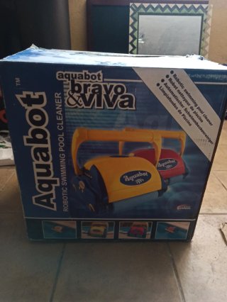 Robot Limpiafondos Aquabot Amarillo y Azul