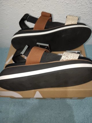 Sandalias Gioseppo Marrones y Negras