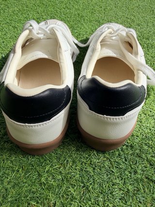 Zara Zapatillas Blancas y Beige