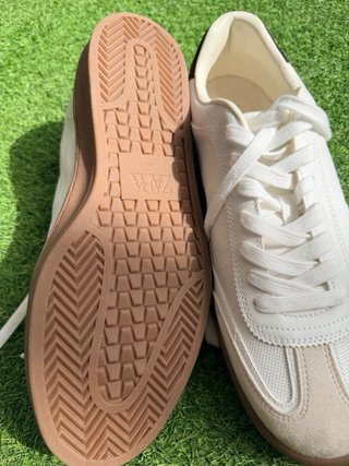 Zara Zapatillas Blancas y Beige