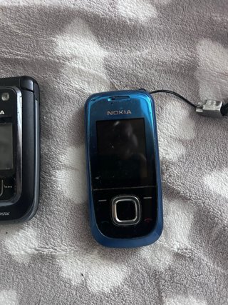 4 Móviles Nokia Vintage con Cargadores