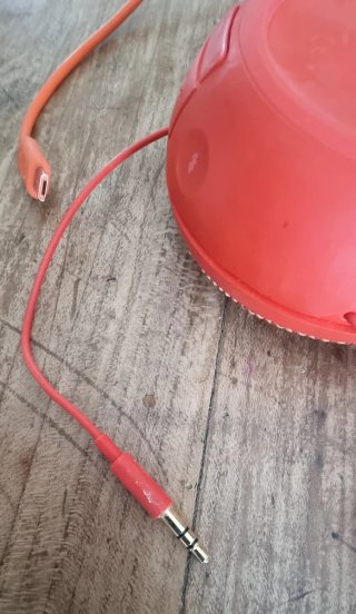 Cassa JBL Rossa