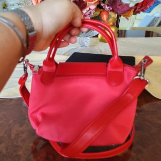 Mini borsa rossa in nylon con tracolla