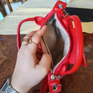 Mini borsa rossa in nylon con tracolla