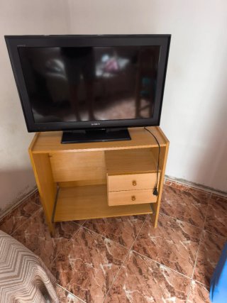 TV Sony Bravia 32" + Mueble de regalo