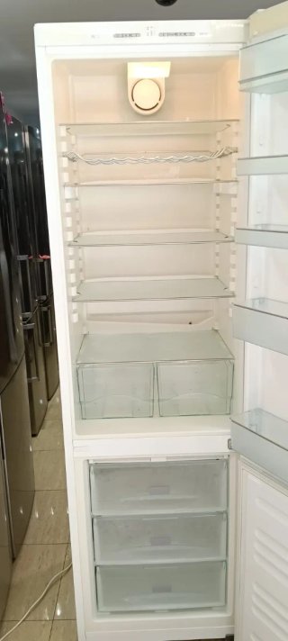 NEVERA COMBI MIELE NO FROST ENERGÍA A+