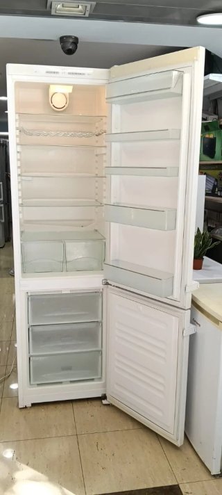 NEVERA COMBI MIELE NO FROST ENERGÍA A+