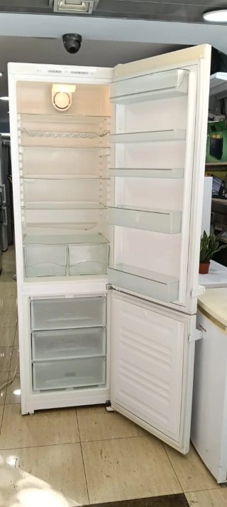 NEVERA COMBI MIELE NO FROST ENERGÍA A+