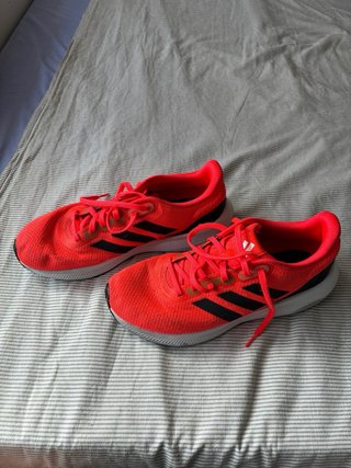 Zapatillas Adidas de Running Rojas y Negras