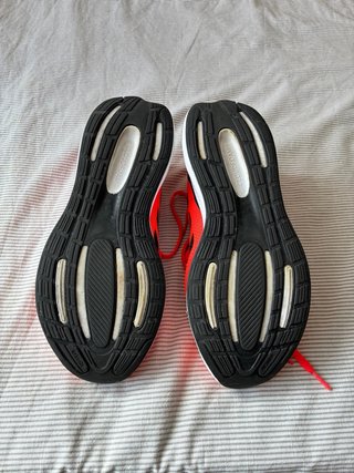 Zapatillas Adidas de Running Rojas y Negras