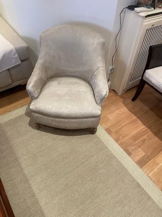 Butaca descalzadora beige