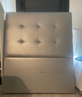 Cabecero de cama gris polipiel