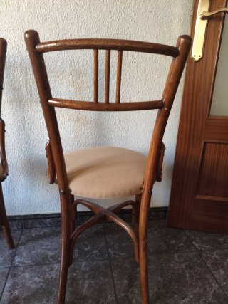 Juego de 4 sillas antiguas de madera