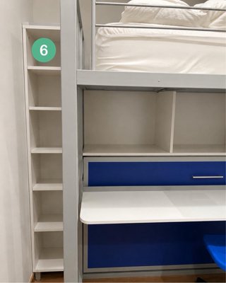 Habitación juvenil completa con litera.