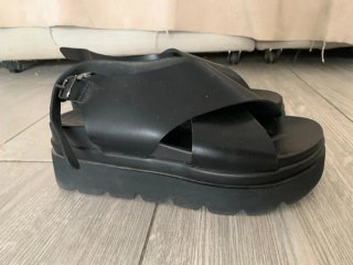 Sandalias negras de plataforma