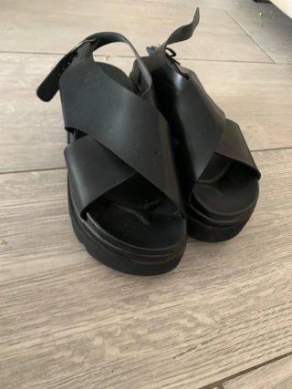 Sandalias negras de plataforma