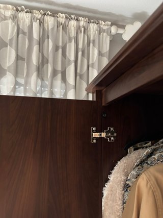 Armario madera marrón con espejo