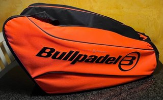 Paletero Bullpadel Negro y Naranja