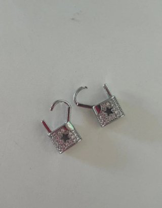 Pendientes infantiles candado con estrellas