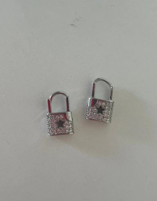Pendientes infantiles candado con estrellas