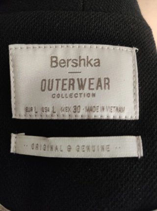 Americana Bershka Negra. Talla L
