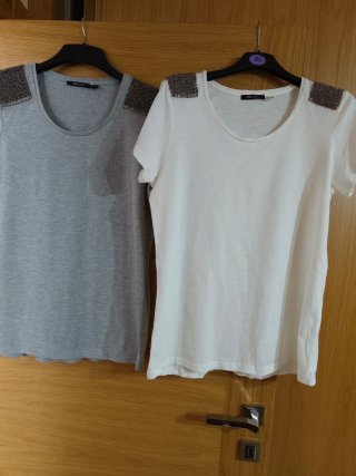 2 Camisetas Grises y Blancas con Detalles