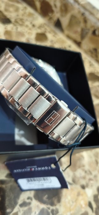 Reloj Tommy Hilfiger Dorado y Plateado