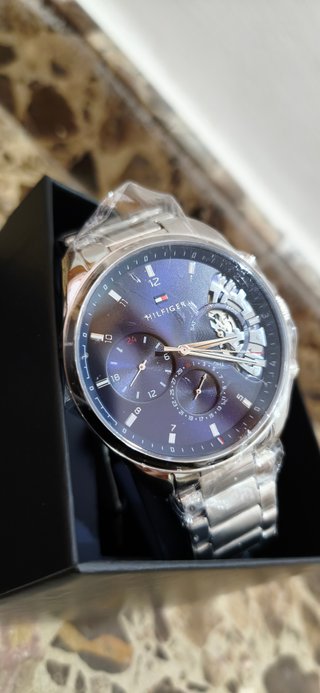 Reloj Tommy Hilfiger Dorado y Plateado