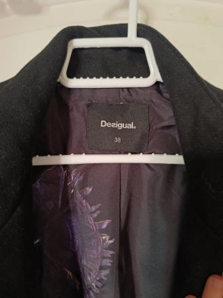 Abrigo Desigual Negro y Rojo Talla M