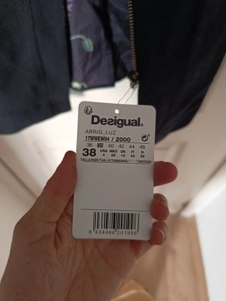 Abrigo Desigual Negro y Rojo Talla M